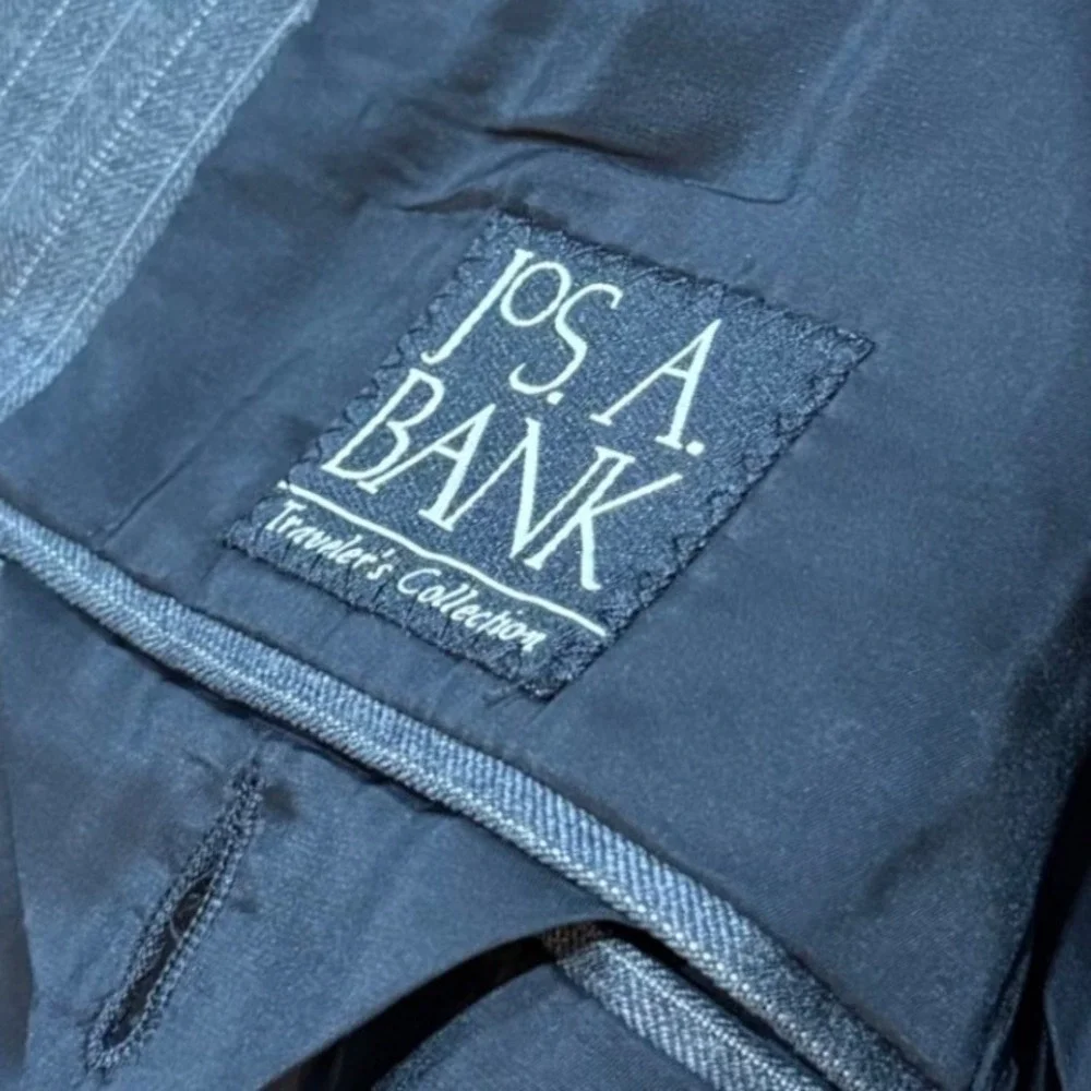 Jos A Bank Travelers Collection Men's 46R Suit 100% Wool Gray Pinstripe 2 Piece
